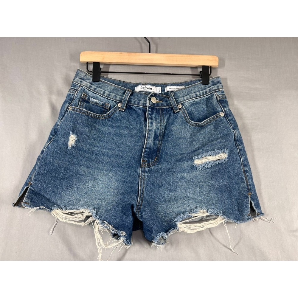 Refrain Los Angeles Festival Short Medium Wash Distressed Denim Size 9/29